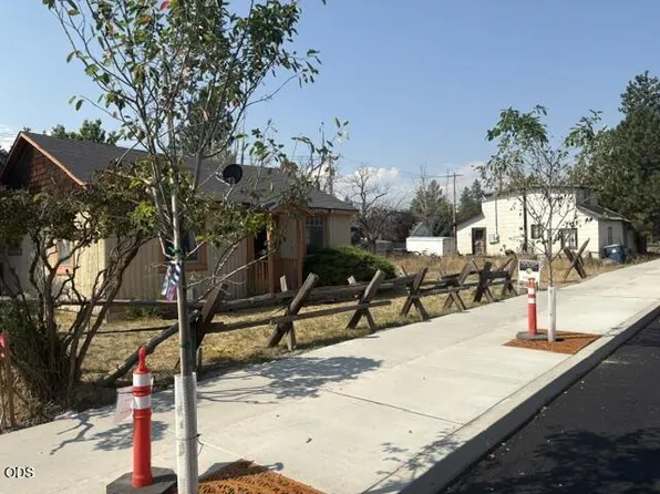 243 W Adams Ave, Sisters, OR 97759