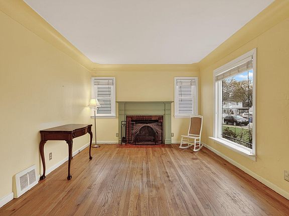 5th image of 2423 Raymond Ave SE
