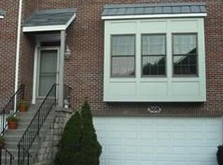 568 Highpointe Dr, Pittsburgh, PA 15220