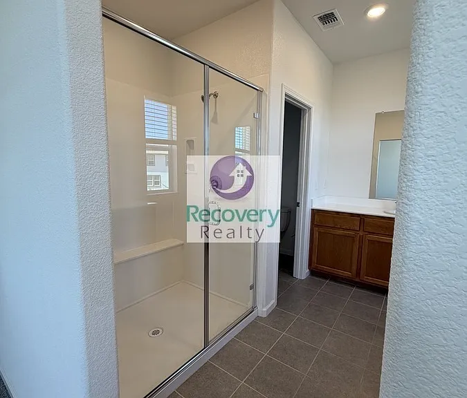 621 Tower Ct — Photo 14