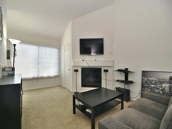 2nd image of 5500 Owensmouth Ave APT 325