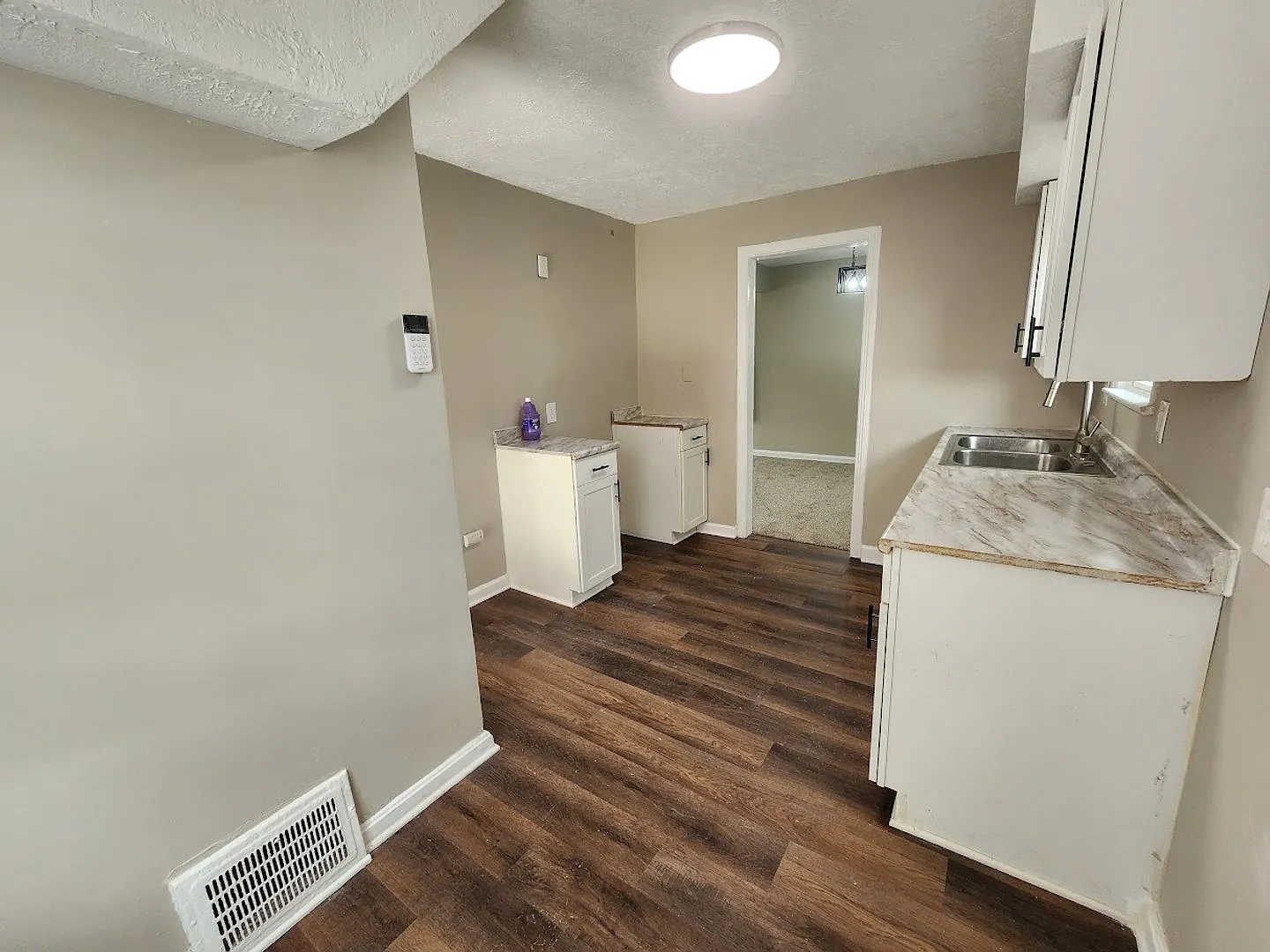 3 Bed 1 Bath Colonial Rental — Photo 2