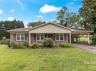 404 Section House Rd, Hickory, NC 28601