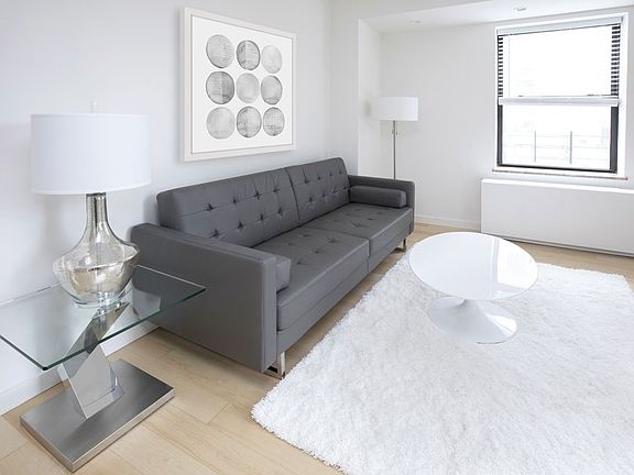 4th image of 150 W 51st St APT 819