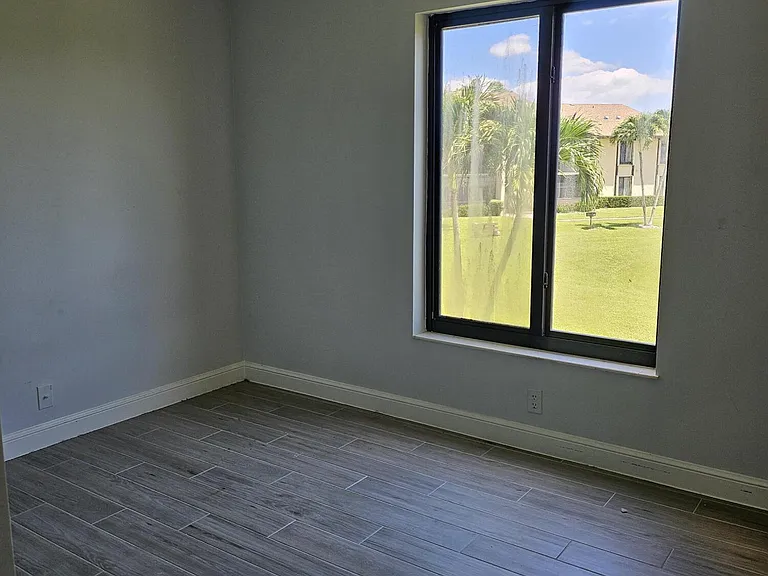 811 Sky Pine Way #F2 — Photo 3