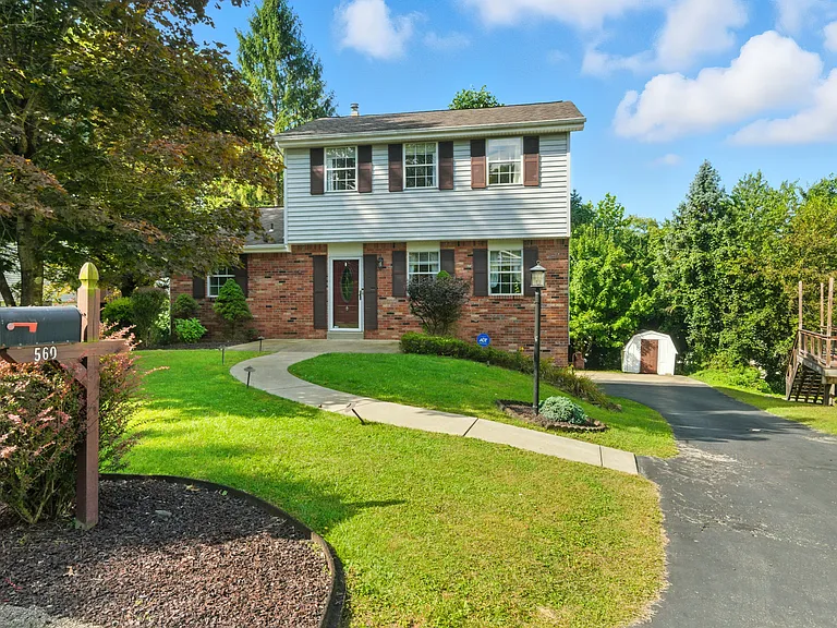 560 Monticello Dr — Photo 1