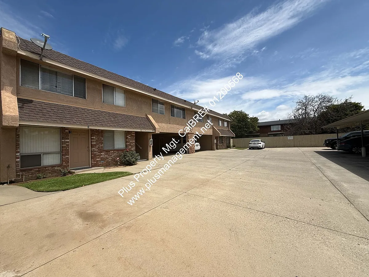 Building Photo - 412-416 S Oakley Ave