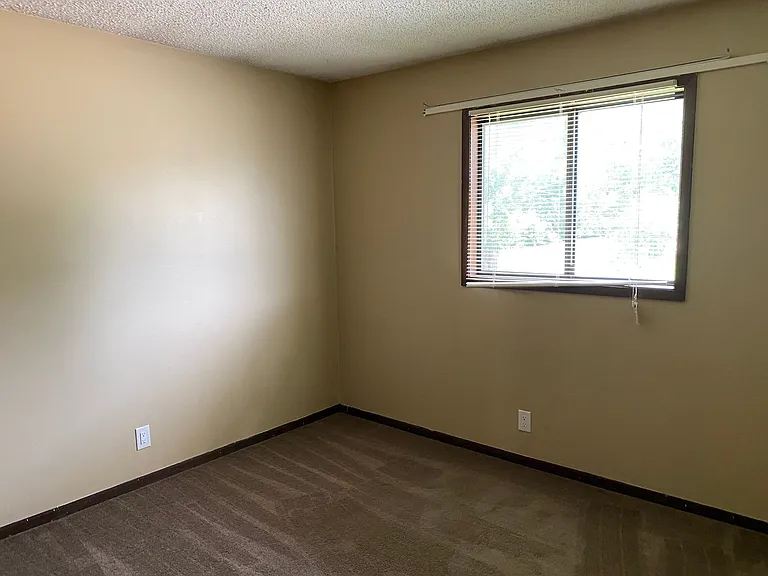 317 N Bridge Ln — Photo 5