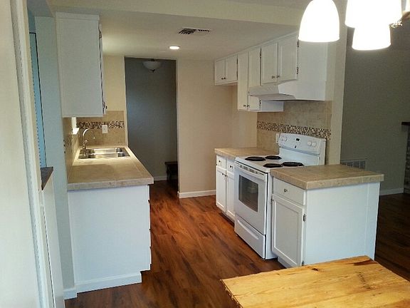 5th image of 701 Lawrence Ln