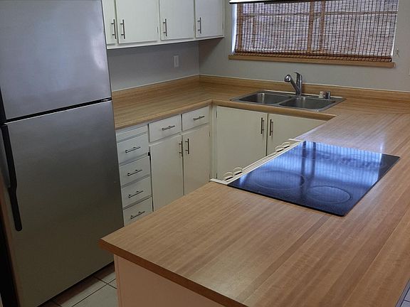5th image of 422 Cameron Way