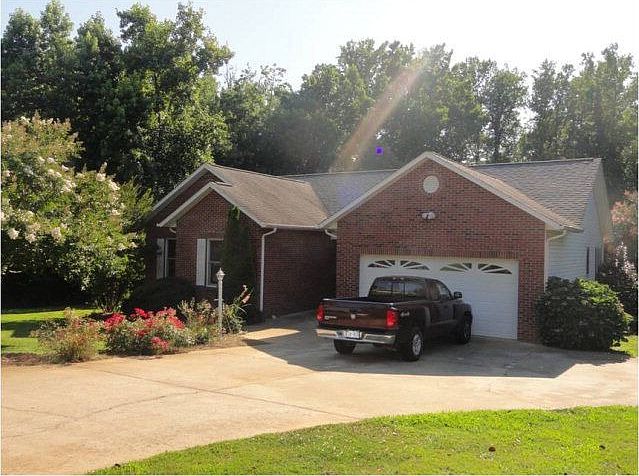 1st image of 109 Meadow Glenn Dr