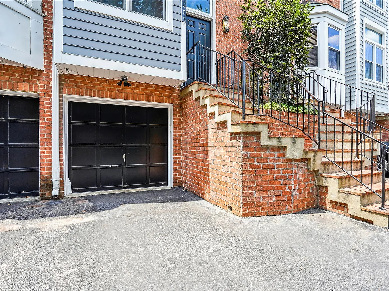 3 bed, 3.5 bath, 1525 sqft, $5,495 — Photo 3