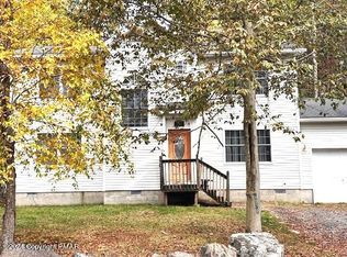 8070 Red Squirrel Dr, Tobyhanna, PA