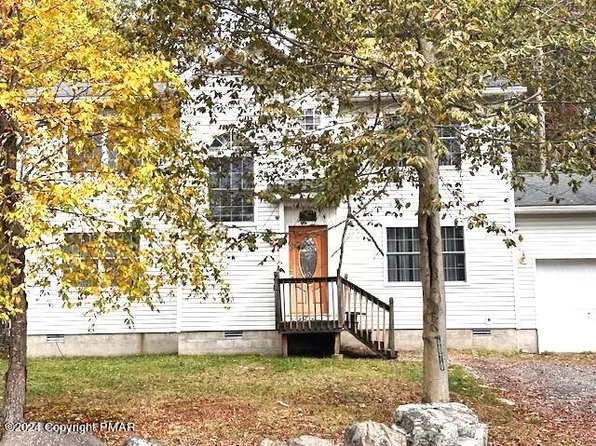 8070 Red Squirrel Dr, Tobyhanna, PA 18466