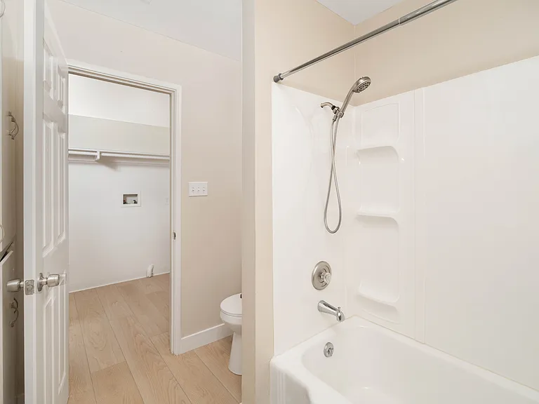El Camino Duplexes — Photo 39