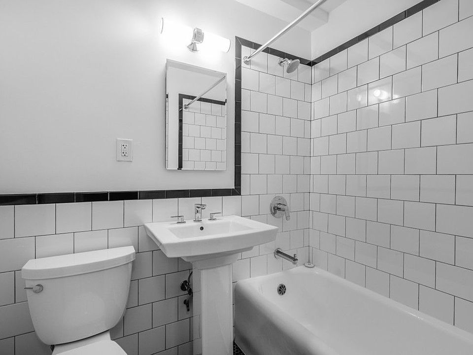 1st image of 307 E 44th St APT 220