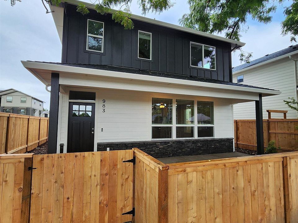 2nd image of 983 Park Ave NE