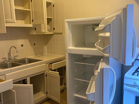 4th image of 1665 W 11th Pl