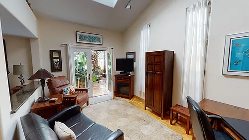 915 Alameda Blvd Photo 1