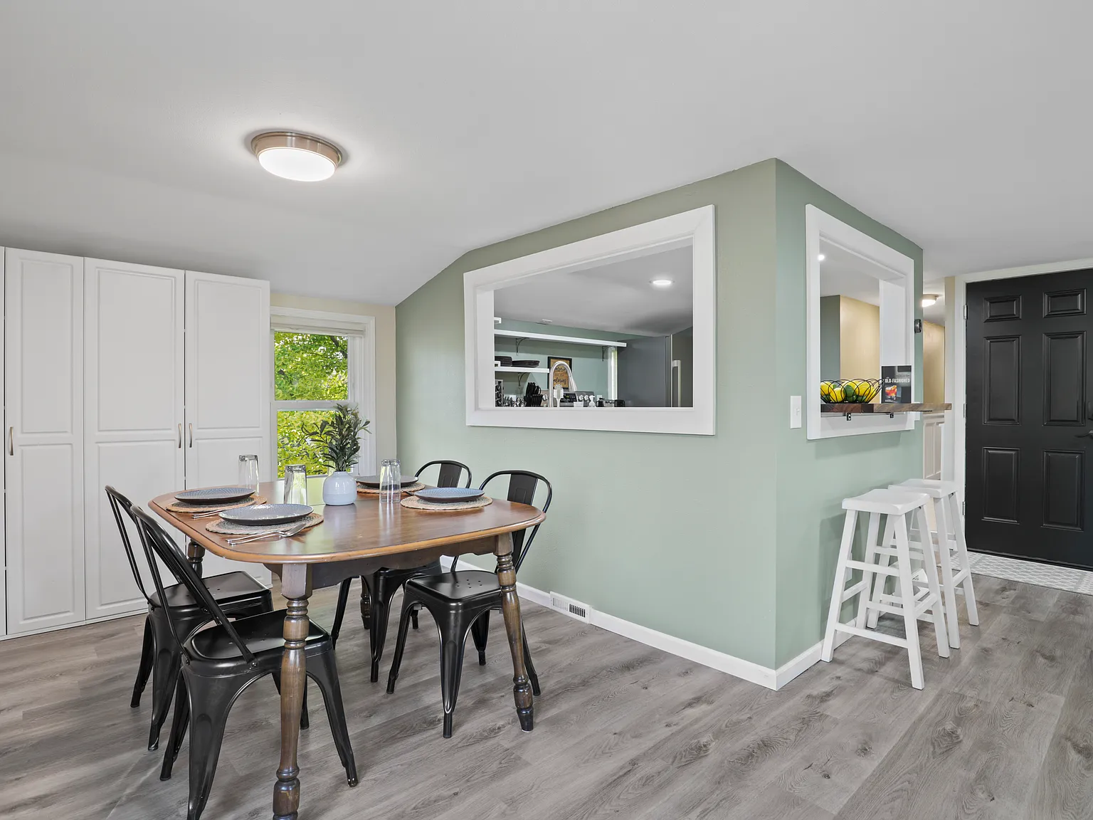 3 bed, 1300 sqft, $3,000 — Photo 3