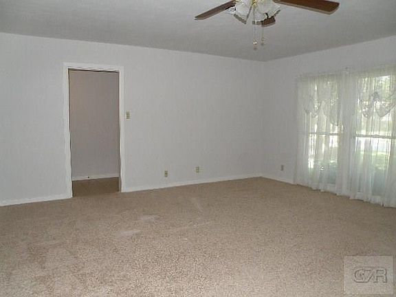 3rd image of 122 20th Ave N