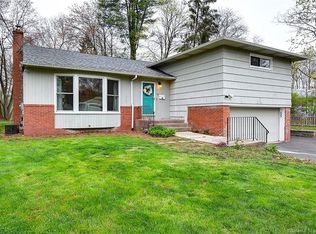 137 Mohegan Dr, West Hartford, CT 06117