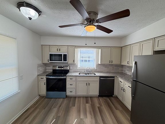 4th image of 1028 Allen Ave