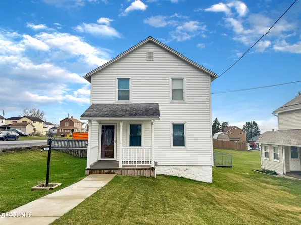 861 8th St, Colver, PA 15927