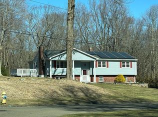32 Old Village Ln, Trumbull, CT 06611