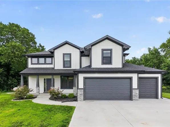 20194 207th St, Tonganoxie, KS 66086