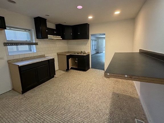 5th image of 15237 Marshfield Ave