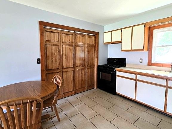 3rd image of 1205 Elden Dr