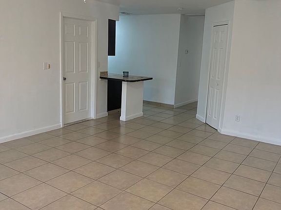 4th image of 1015 SW 48th Ter