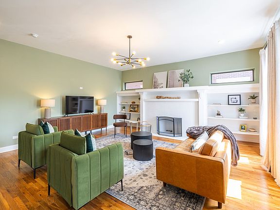 2nd image of 5017 S Drexel Blvd Unit 201