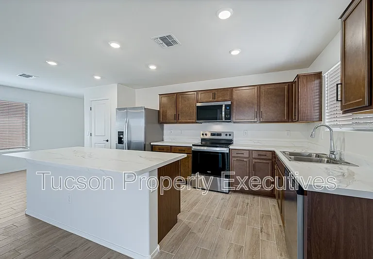 10657 S Astraia Dr — Photo 1