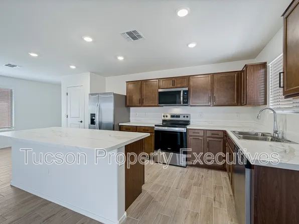 10657 S Astraia Dr, Vail, AZ 85641