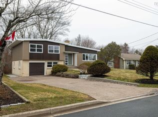 9 Crestview Dr, Halifax, NS B3P 1G1