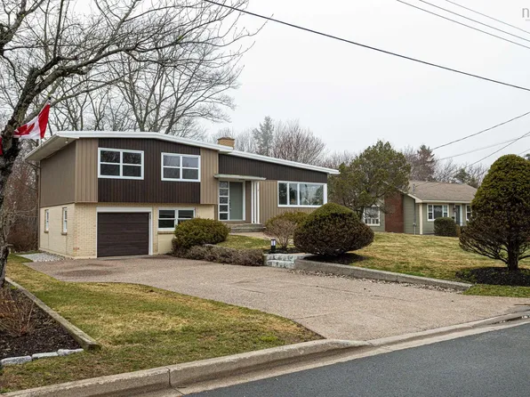9 Crestview Dr, Halifax, NS B3P 1G1