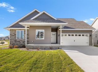 7615 Westfield Dr NE, Cedar Rapids, IA 52402