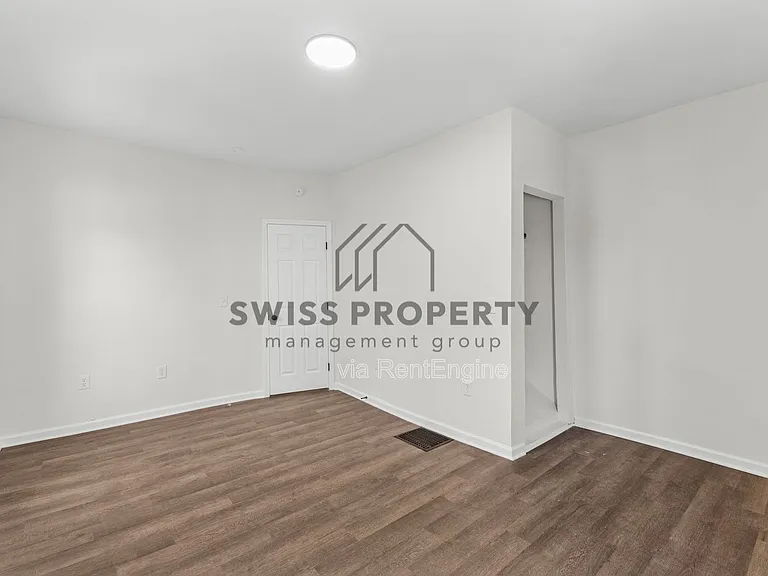 1339 Mooberry St — Photo 4