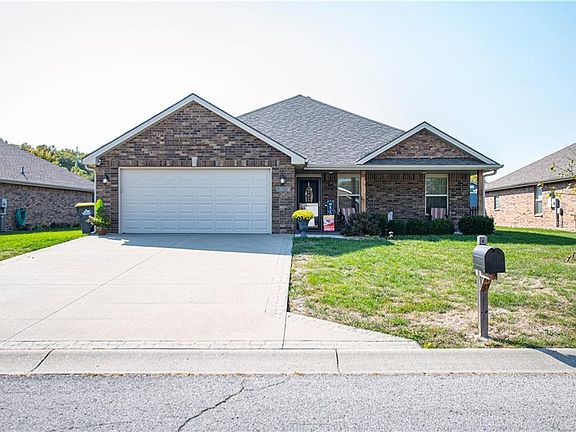 2nd image of 1703 NW Creekland Dr