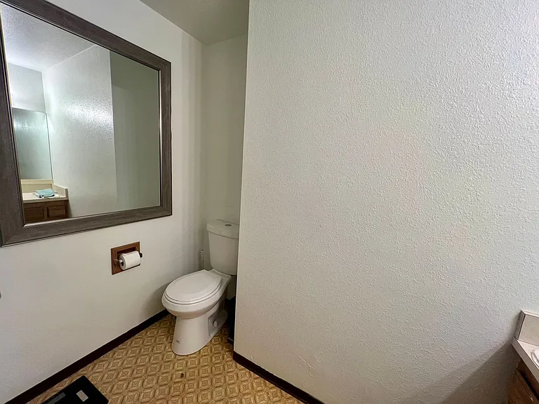 1130 Hemlock Ct — Photo 10