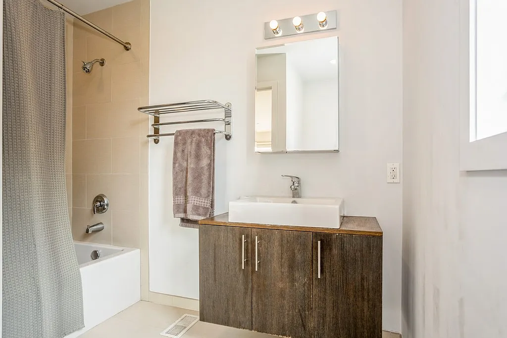 Modern With Sunsets And Water Views — Photo 4