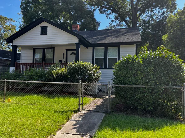 1131 E 70th St, Savannah, GA 31404