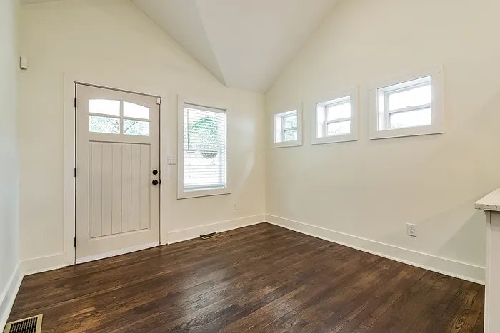3 bed, 2.0 bath, 1400 sqft, $2,045 — Photo 3