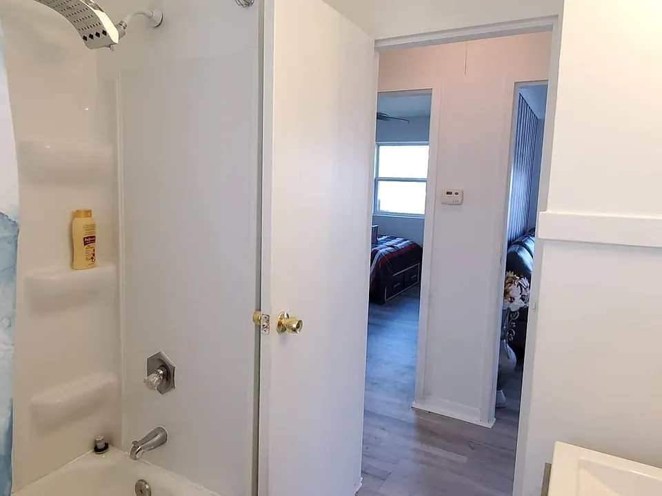 2121 Williamsburg Dr #302