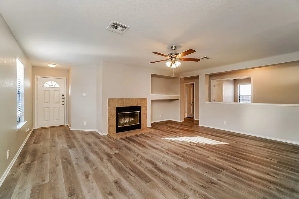 3 bed, 2.0 bath, 1502 sqft, $1,810 — Photo 4
