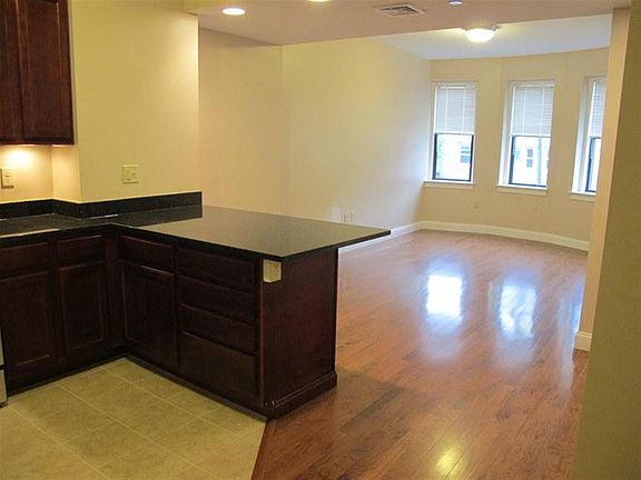 3rd image of 75 Hancock St APT 8