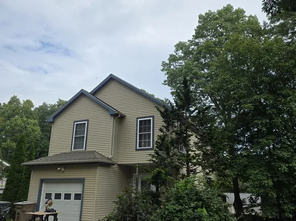25 Oakwood Road, East Lyme, CT 06357