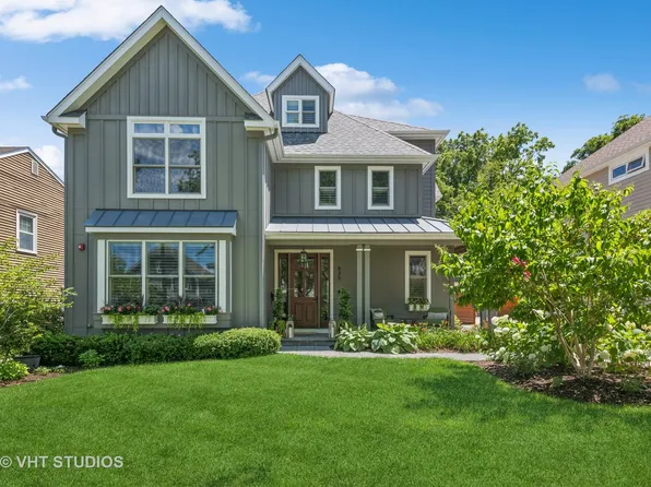 525 S Division St, Barrington, IL 60010